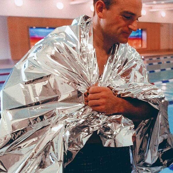 HypaGuard Foil Blanket (Pack of 6) - Image 3